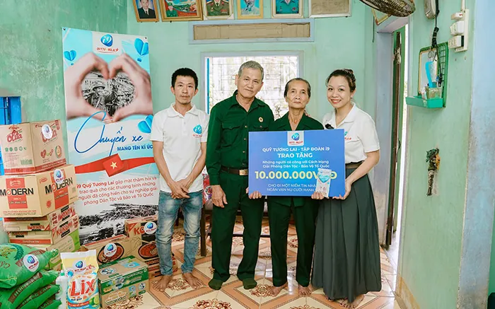 Hình ảnh đá gà trực tuyến tại i9bet, với không khí sôi động của trận đấu và logo i9bet